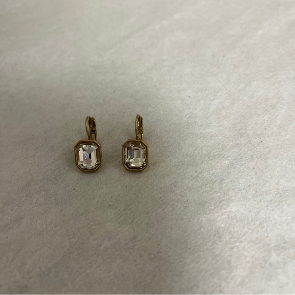 Jade& Jasper Clear Stone Stud Gold Tone Women Fashion Earrings - Picture 3 of 7